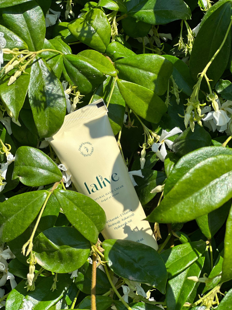 Ellerine İyi Bak: Yazın İhtiyacın Olan El Bakımı Rutini